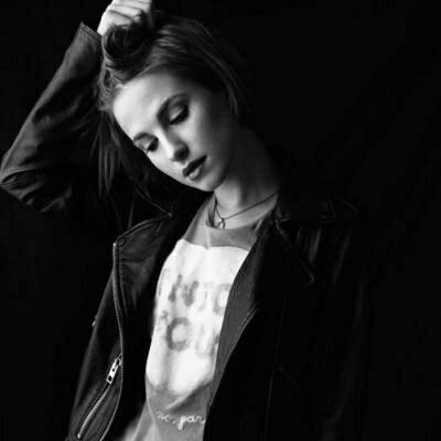 12张高清伤感女生黑白头像 快存起来用