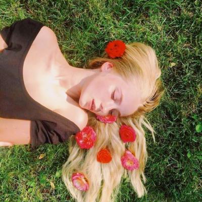 24张高清气质款欧美风女生头像合集