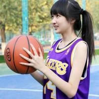 女生篮球可爱头像合集 12张清新治愈的持篮球女生头像