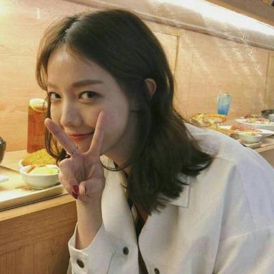 32张高清真人美女微信头像 好看的女生头像合集