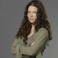 双手抱胸的自信成功女生头像 12张合集