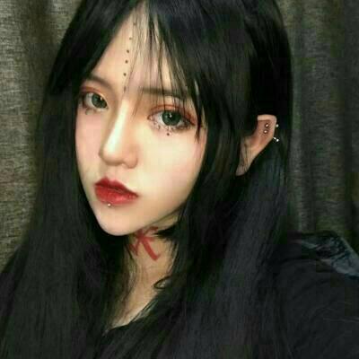 带血诡异颓废女生头像合集 14张可直接用