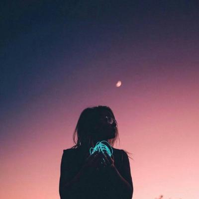 11张高清唯美女生孤独伤感背影头像合集