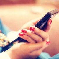 适合美甲师用的创意彩色美甲头像 共19张女生头像