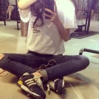 26张盘腿坐姿女生头像合集 适合当头像用