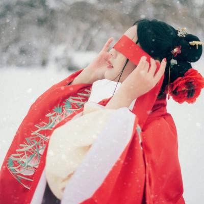 21张高清红衣忧伤古风女生头像 氛围感拉满