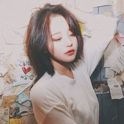 25张清新素雅短发女生头像 高清小清新风格