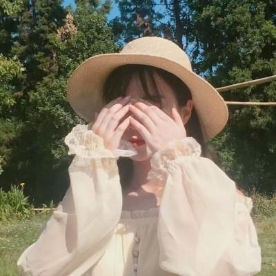 19张简约干净的白色系小清新女生头像合集