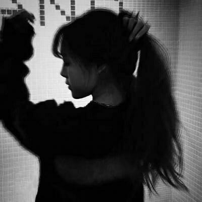 女生黑白高冷微信头像合集 27张高清好看的图来了