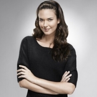 双手抱胸的自信成功女生头像 12张合集