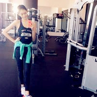 女生健身房头像合集：21张运动风女生身材头像