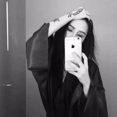 霸气拽女生高清头像合集！21张耐看又有型的女生头像图