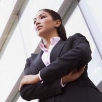 双手抱胸的自信成功女生头像 12张合集