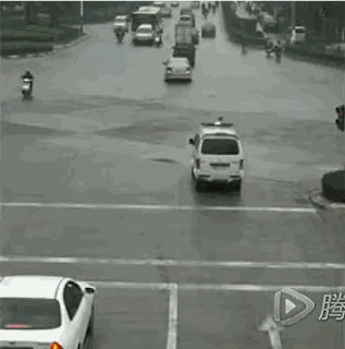 这套车祸主题表情包火了：不是每次都能侥幸脱险，庆幸我们还活着