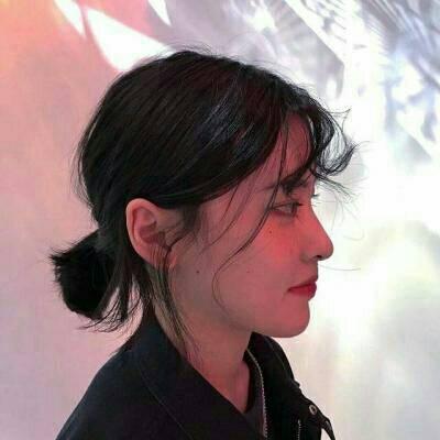 15张高清高冷气质短发女生头像 氛围感拉满