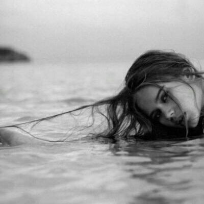 31张高清欧美风意境女生头像合集