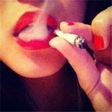 红唇吐烟超飒！10张霸气性感女生头像安排上
