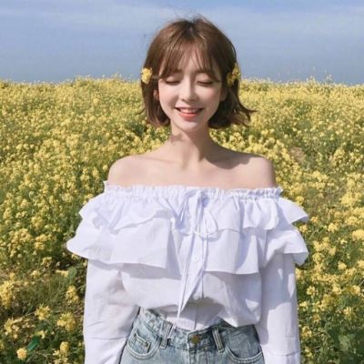9张高清好看的露肩女生头像 美女露肩头像合集