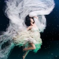 氛围感拉满！23张水中穿婚纱的女生头像合集