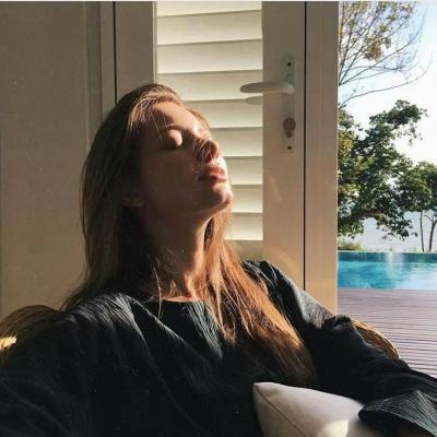 21张高清欧美伤感女生头像 个性氛围感拉满