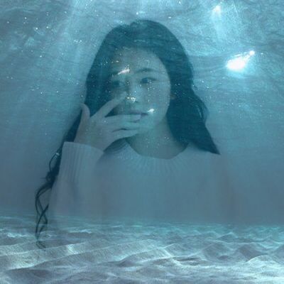 虚影模糊的伤感女生头像 共12张素材分享