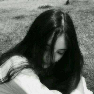 黑白伤感女生头像合集 12张高清颓废孤独风格女头