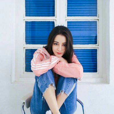 14张高清迪丽热巴美照头像 氛围感拉满的迪丽热巴头像合集