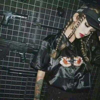 12张拽酷又带点痞气的女生头像合集