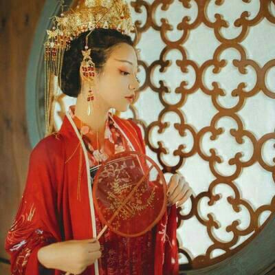 18张高清真人古风红衣女生QQ头像合集