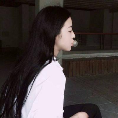 22张高清清新长发美女头像 氛围感拉满的女生头像合集