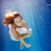 23张女生溺水唯美伤感头像 深海氛围感头像合集