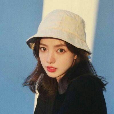 12张成熟气质感拉满的唯美女生头像合集