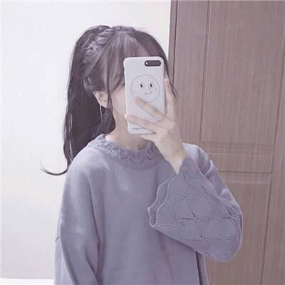 9张高清好看的手机控长发女生QQ头像