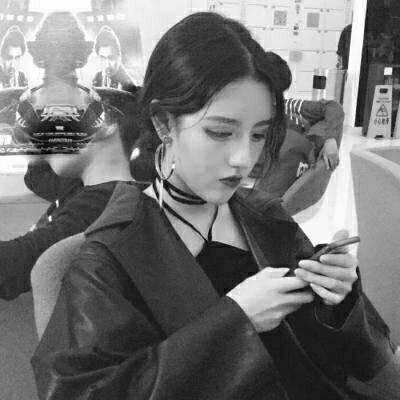 33张超拽霸气冷酷女生头像 高清好看直接用