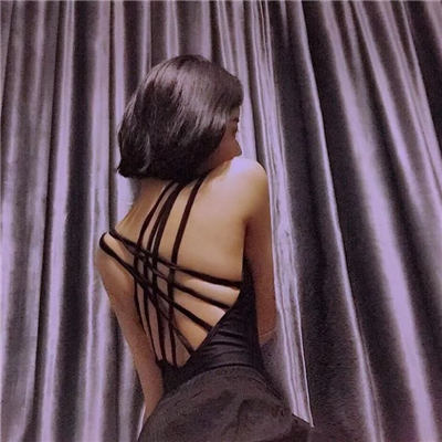 22张高清露肩性感女生头像 好看的女生头像合集