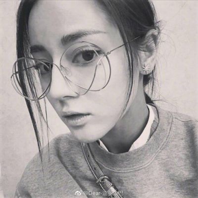 14张高清迪丽热巴美照头像 氛围感拉满的迪丽热巴头像合集