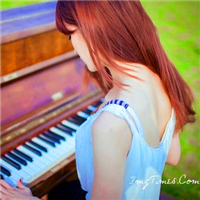 唯美弹钢琴的女生QQ头像合集（12张）