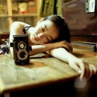 20张氛围感拉满！女生拿单反的唯美意境头像合集
