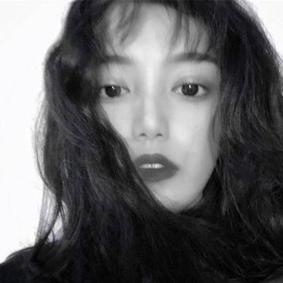 35张高清黑白高冷女生霸气头像合集