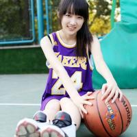 女生篮球可爱头像合集 12张清新治愈的持篮球女生头像