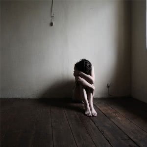 20张高清伤感抱膝女生头像 氛围感拉满的唯美女生头像