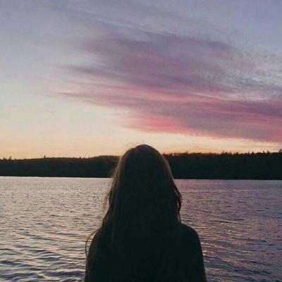 11张高清唯美女生孤独伤感背影头像合集