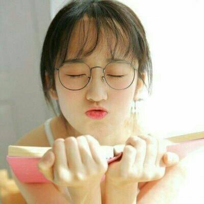 女生戴眼镜气质头像合集 23张高清氛围感美图来啦