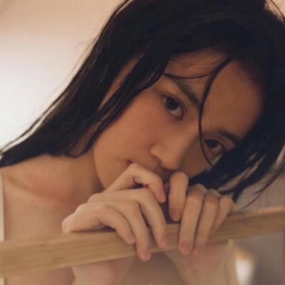 24张高清伤感孤独女生头像合集