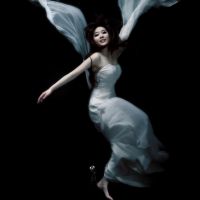 氛围感拉满！23张水中穿婚纱的女生头像合集