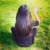 20张盘腿女生背影头像合集 免费下载