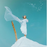 雪峰之颠女生头像 单张高清素材分享