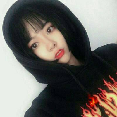 15张高清高冷气质短发女生头像 氛围感拉满