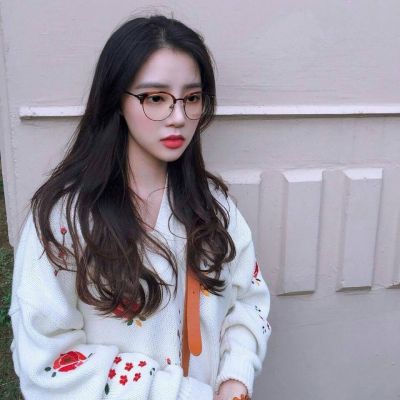 35张高清无水印清新美女微信头像 适合女生用的头像合集