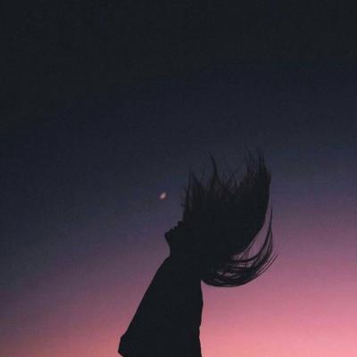 11张高清唯美女生孤独伤感背影头像合集